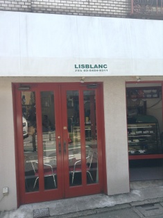 (4) The front door of LISBLANC. Photo by author.